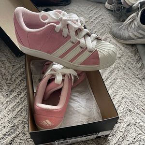 Adidas superstar skate shoe in pink